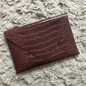 Deep maroon Snake skin clutch ✨✨✨